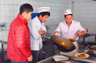味蕾上的较量，匠心间的绽放——崇山校区餐饮服务中心年度烹饪大赛圆满落幕