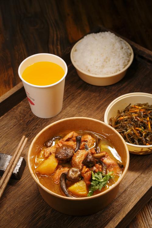 敬来,公司经营范围包括:许可项目:食品经营