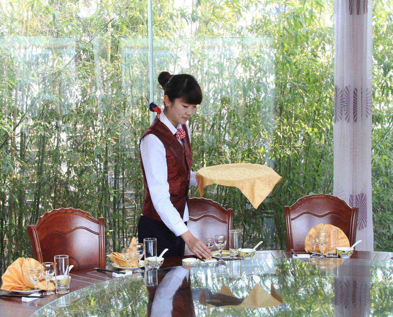 小细节大文明 餐饮服务礼仪